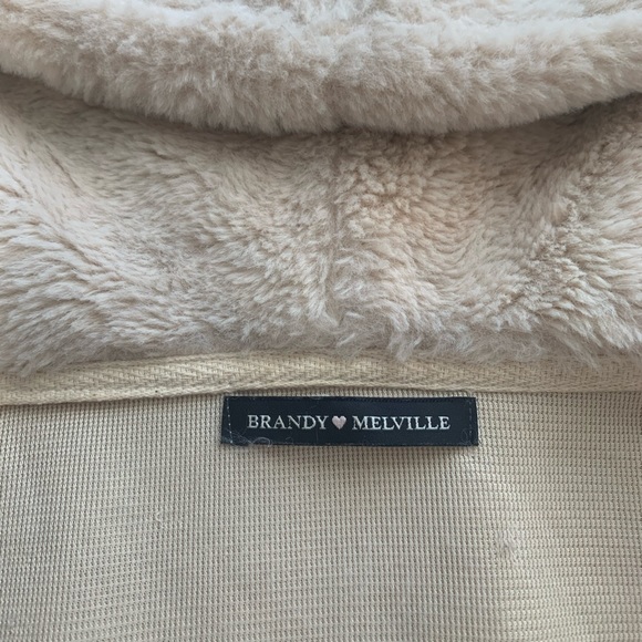 Cream Brandy Melville Faux Fur Jacket - Picture 11 of 12